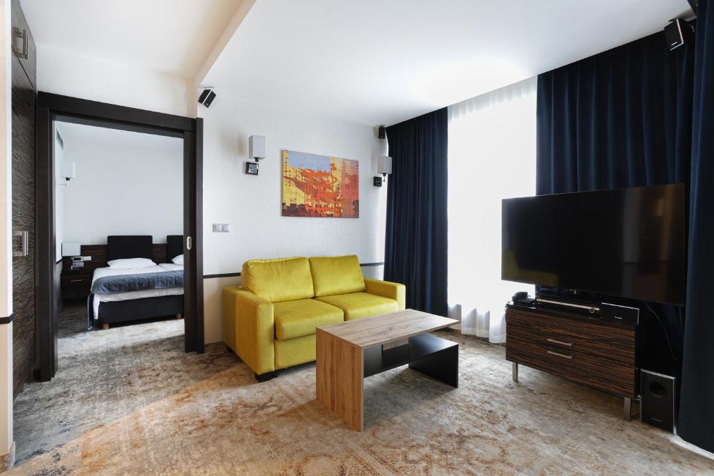 TV a/nebo společenská místnost v ubytování Qubus Hotel Kielce