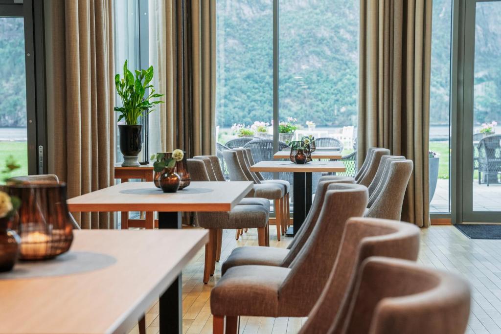 Posezení v ubytování Valldal Fjordhotell - by Classic Norway Hotels
