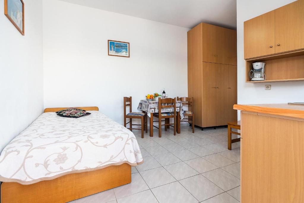 A bed or beds in a room at Acapulco 6