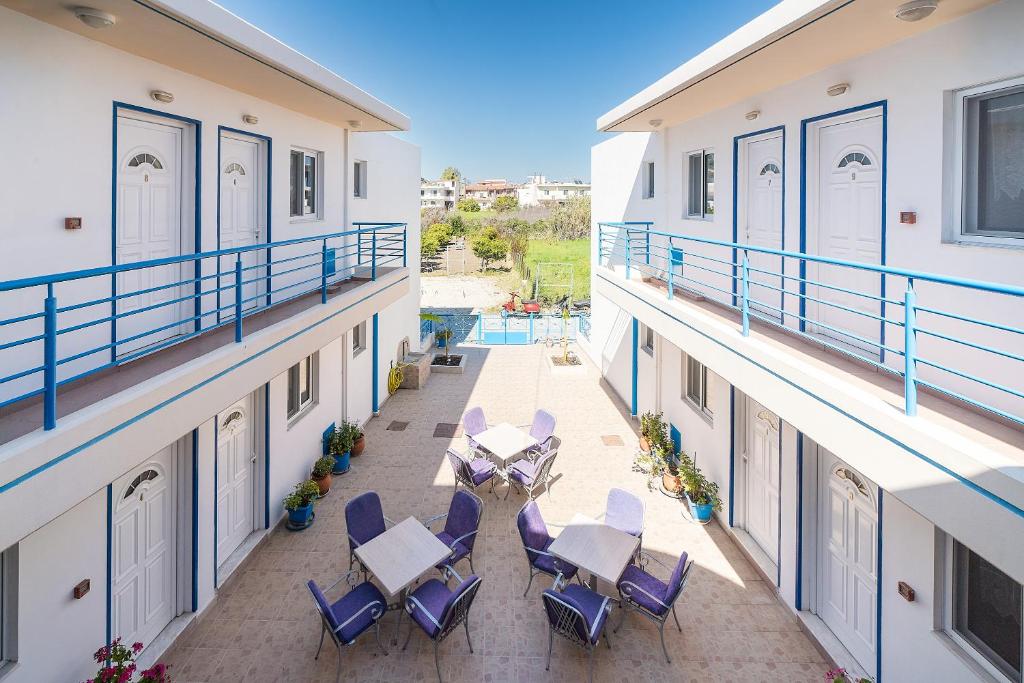 A balcony or terrace at Acapulco 6