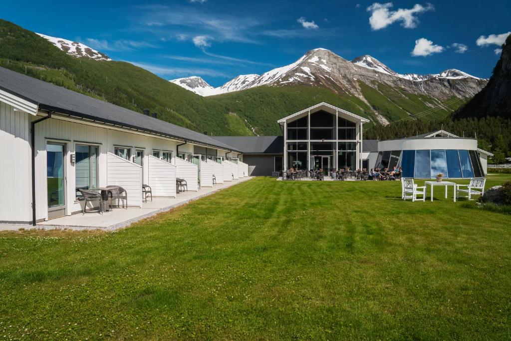 Nespecifikovaný výhled na hory nebo výhled na hory při pohledu z hotelu