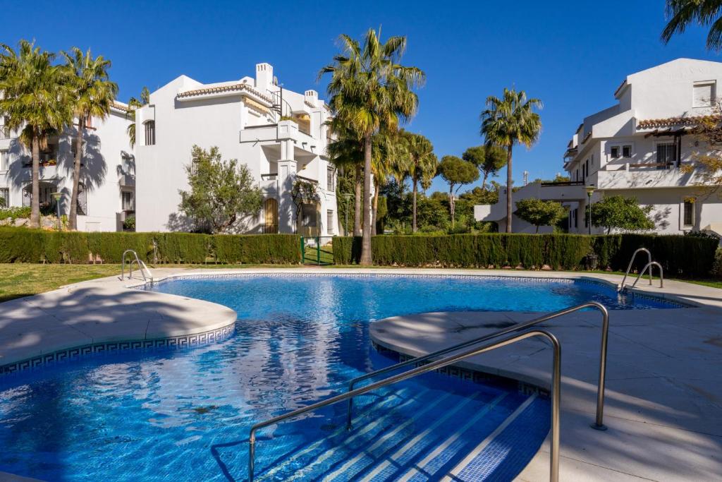 Bazén v ubytování Miraflores sea view apartment by Costarentals - Ref 127 nebo v jeho okolí