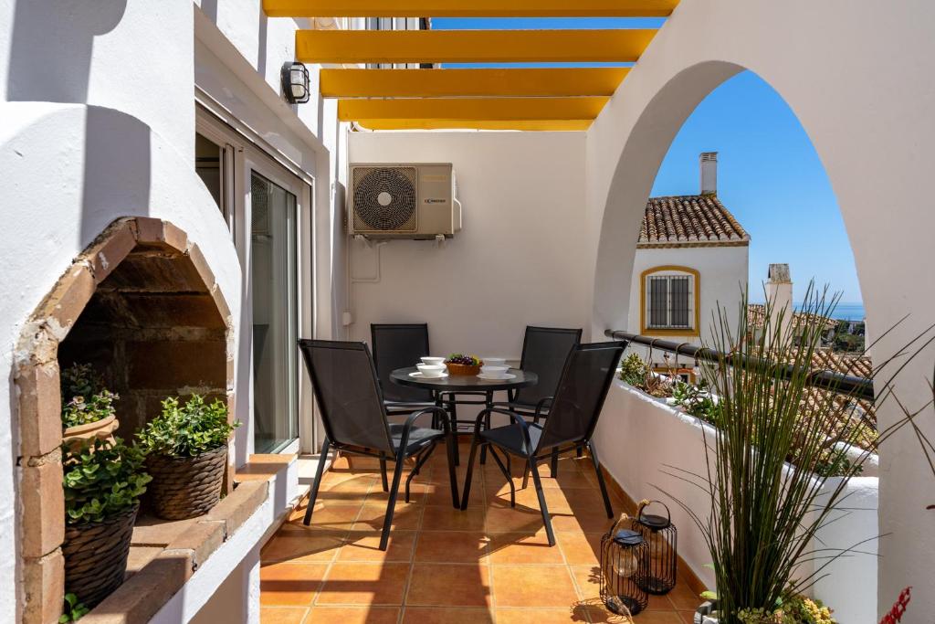 A balcony or terrace at Cozy apartment with pool in Riviera del Sol by Costarentals - Ref 153
