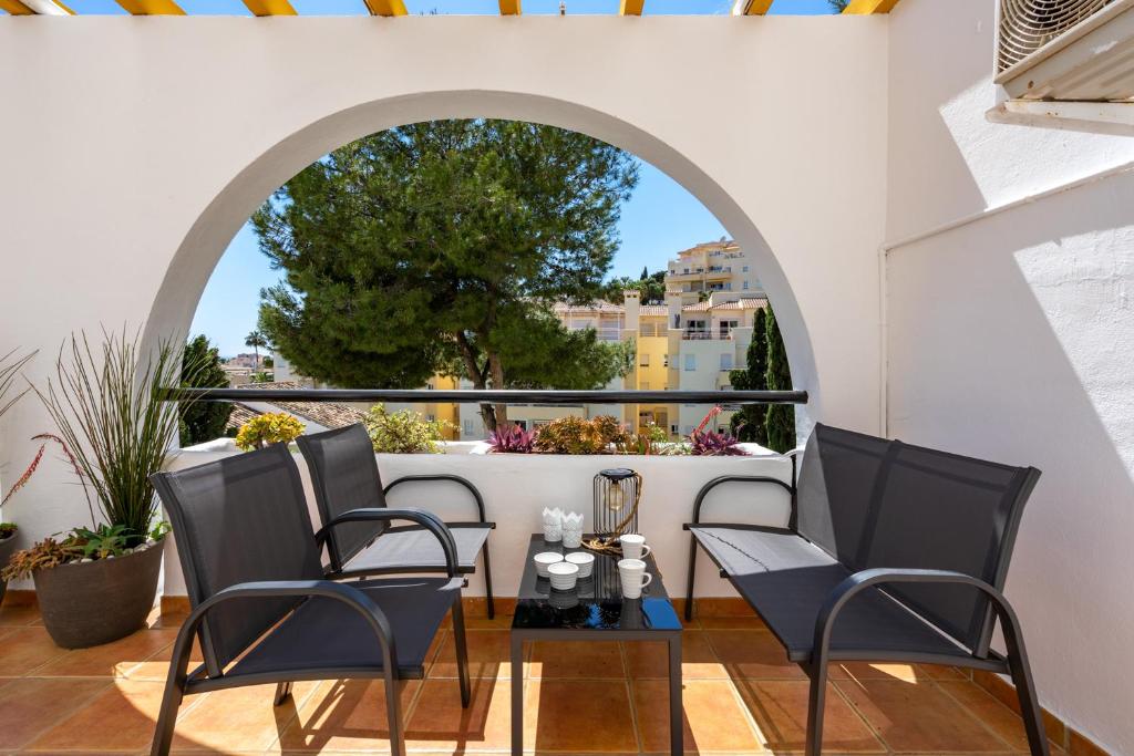 A balcony or terrace at Cozy apartment with pool in Riviera del Sol by Costarentals - Ref 153