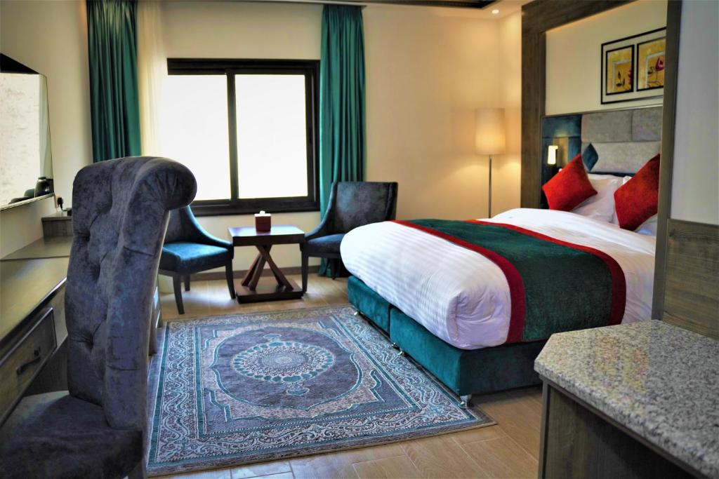 Postel nebo postele na pokoji v ubytování Petra Canyon Hotel