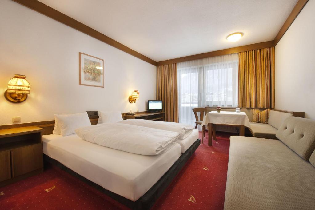 Posteľ alebo postele v izbe v ubytovaní Ferienhotel Tyrol Söll am Wilden Kaiser