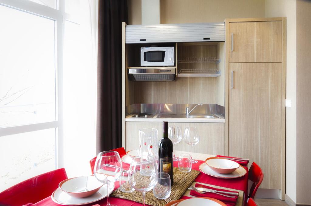 Kuchyň nebo kuchyňský kout v ubytování Privilege Apartments