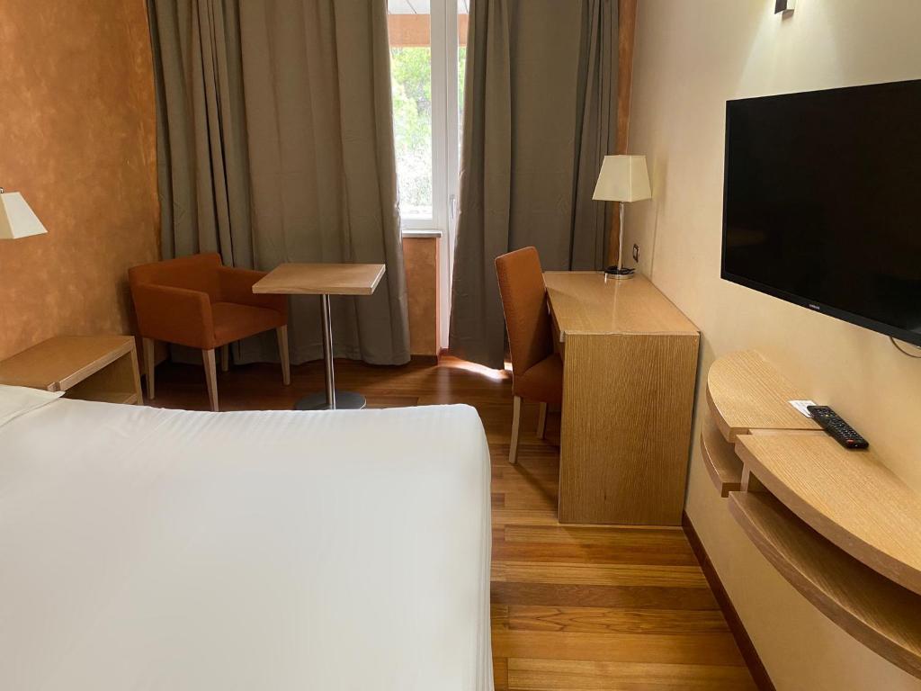 TV a/nebo společenská místnost v ubytování Hotel Palace del Conero