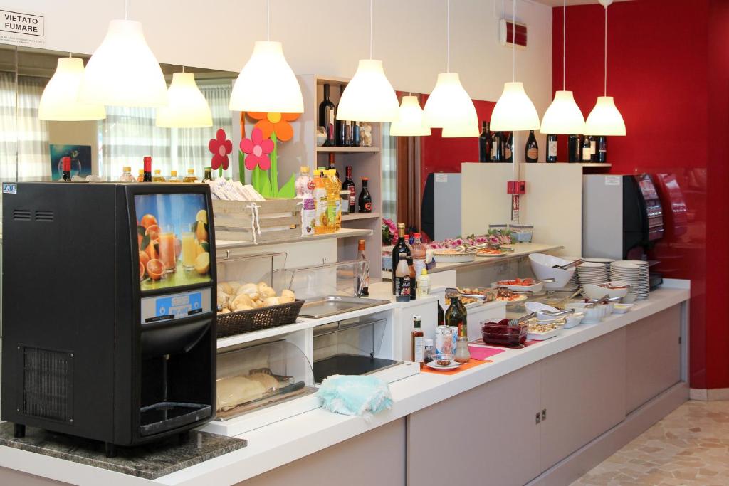 Kuchyň nebo kuchyňský kout v ubytování Hotel Dear Rimini