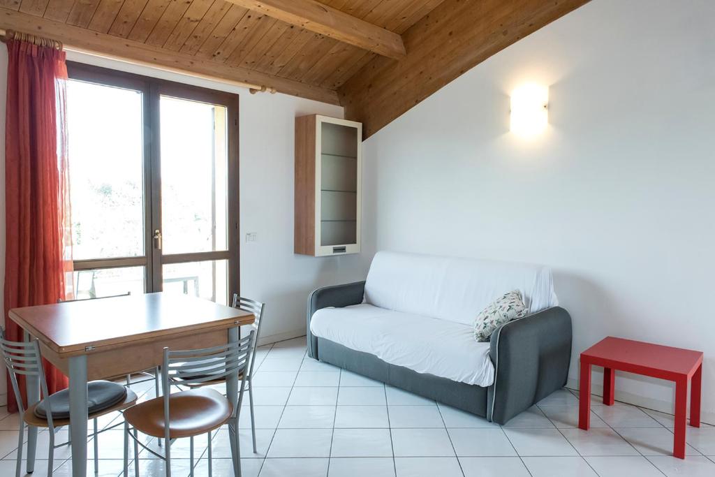N036 - Numana, bilocale con terrazzo in residence con piscina