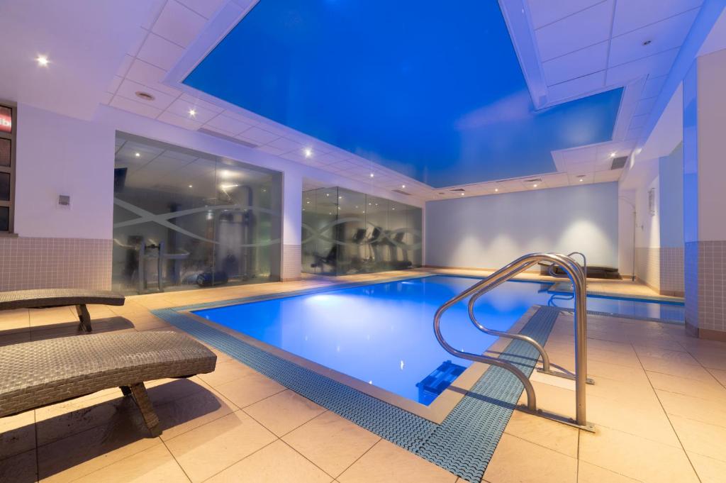 a large swimming pool with a blue ceiling at Novotel Southampton in Southampton