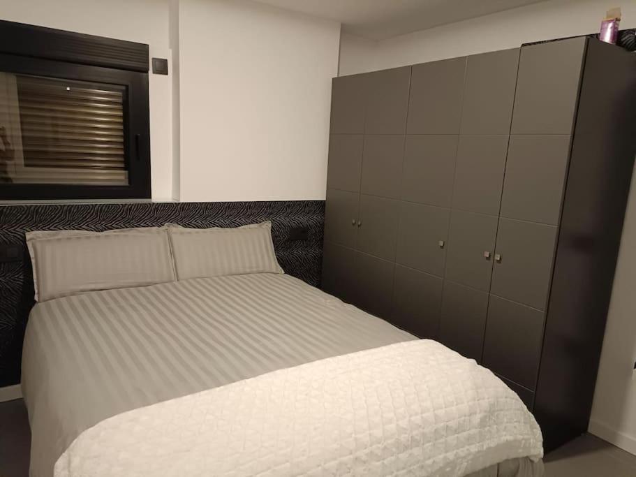 Postel nebo postele na pokoji v ubytování Estupendo apartamento en planta 22. 1ª línea.