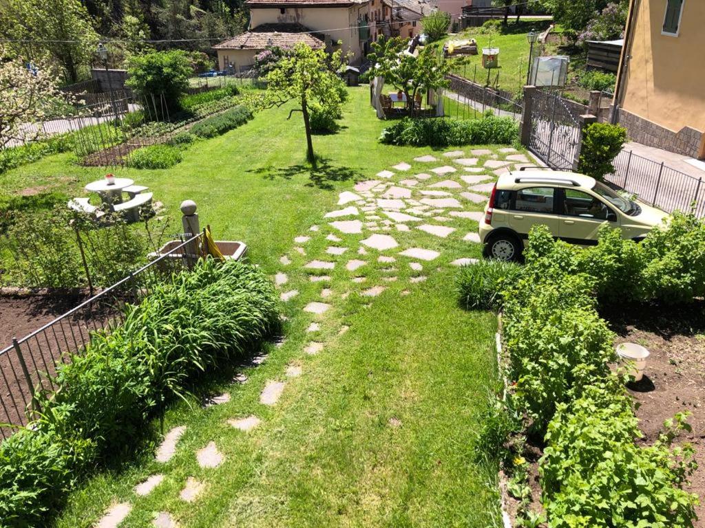 Jardín al aire libre en Casa Gianmoena