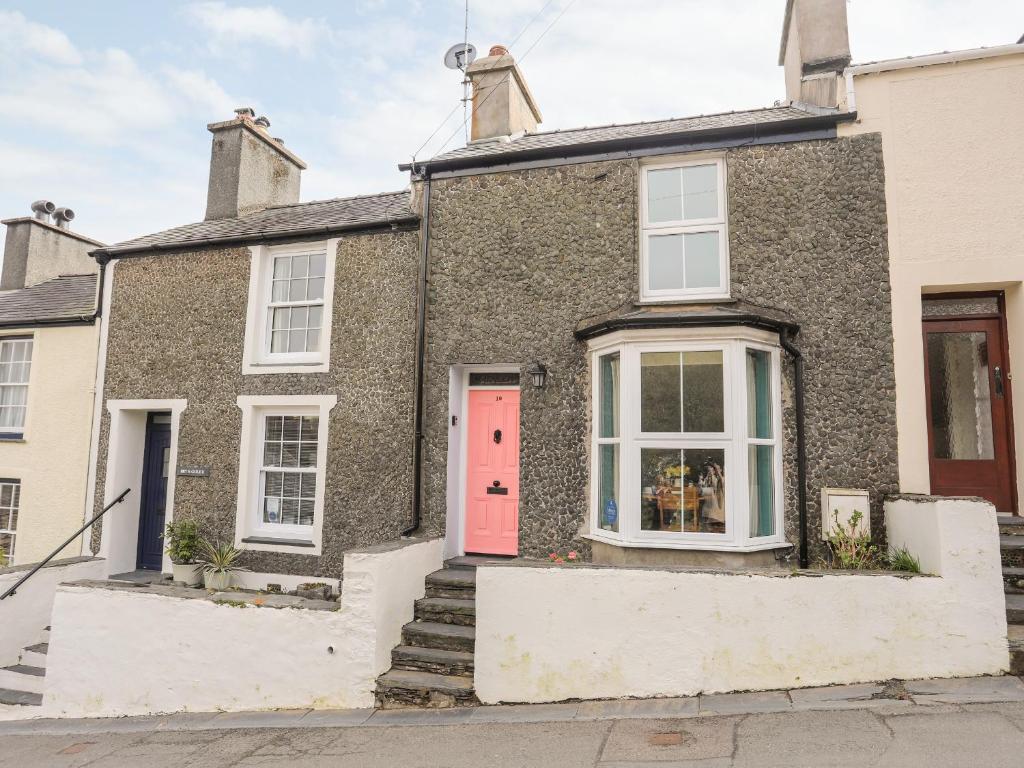 Maenllwyd, Porthmadog (updated prices 2024)