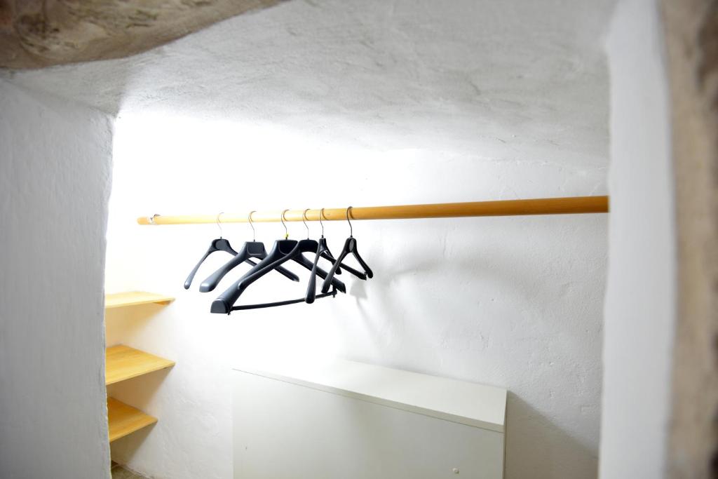 a bunch of pots and pans hanging on a rack at B&B CASAVACANZE CHIESA MADRE in Carovigno