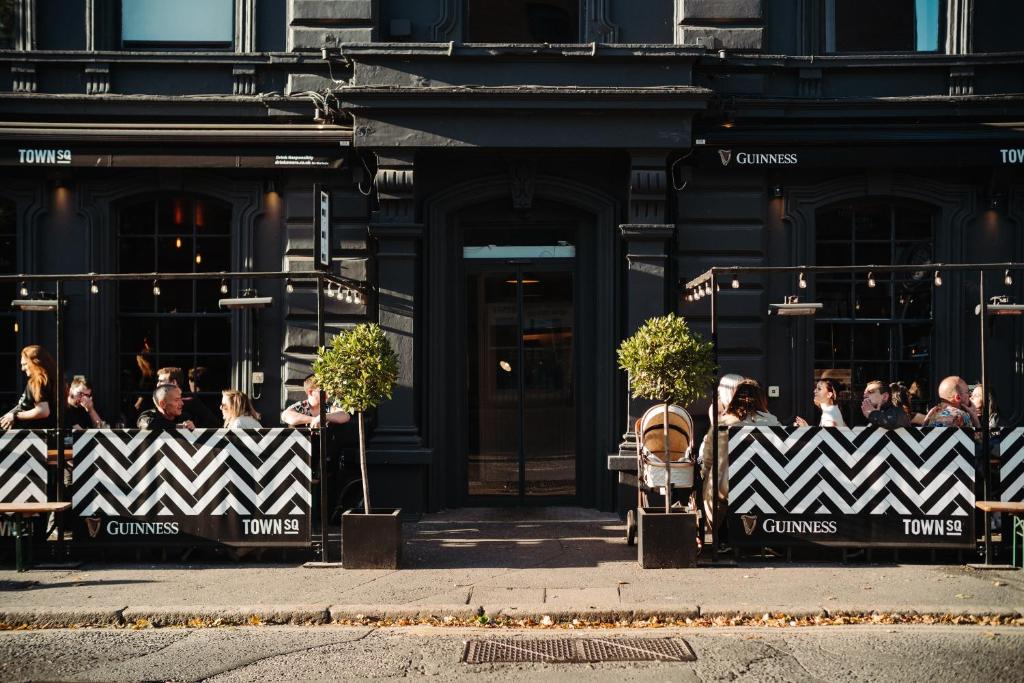 The 1852 Hotel - Self Check-in - Resim 7