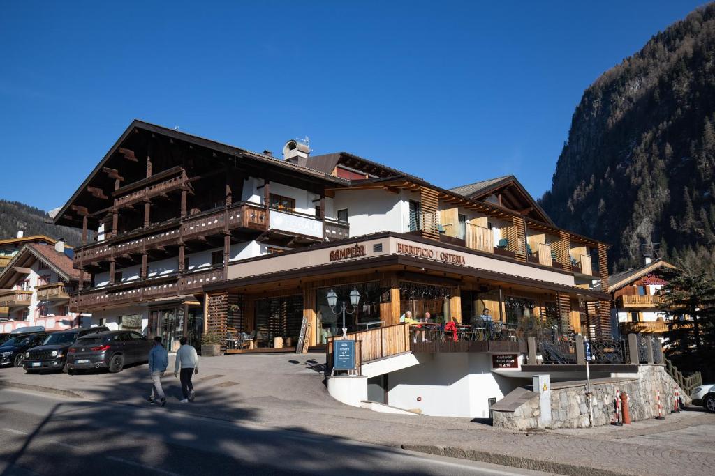 Nespecifikovaný výhled na hory nebo výhled na hory při pohledu z hotelu