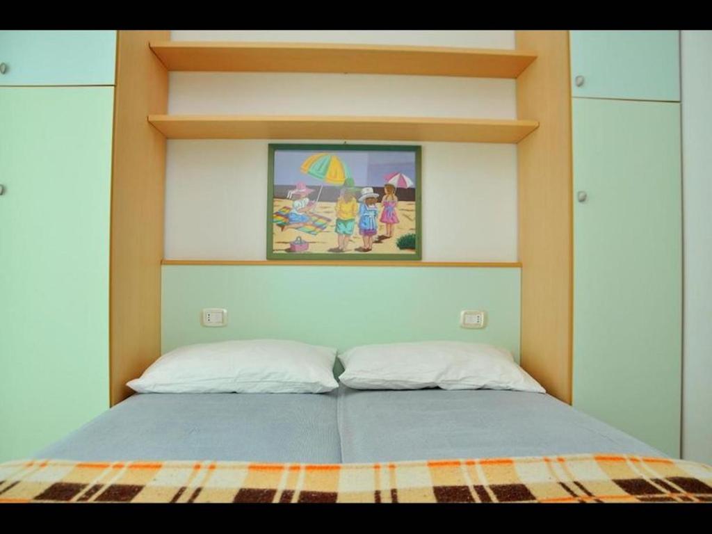 A bed or beds in a room at Lovely beachside flat - Beahost