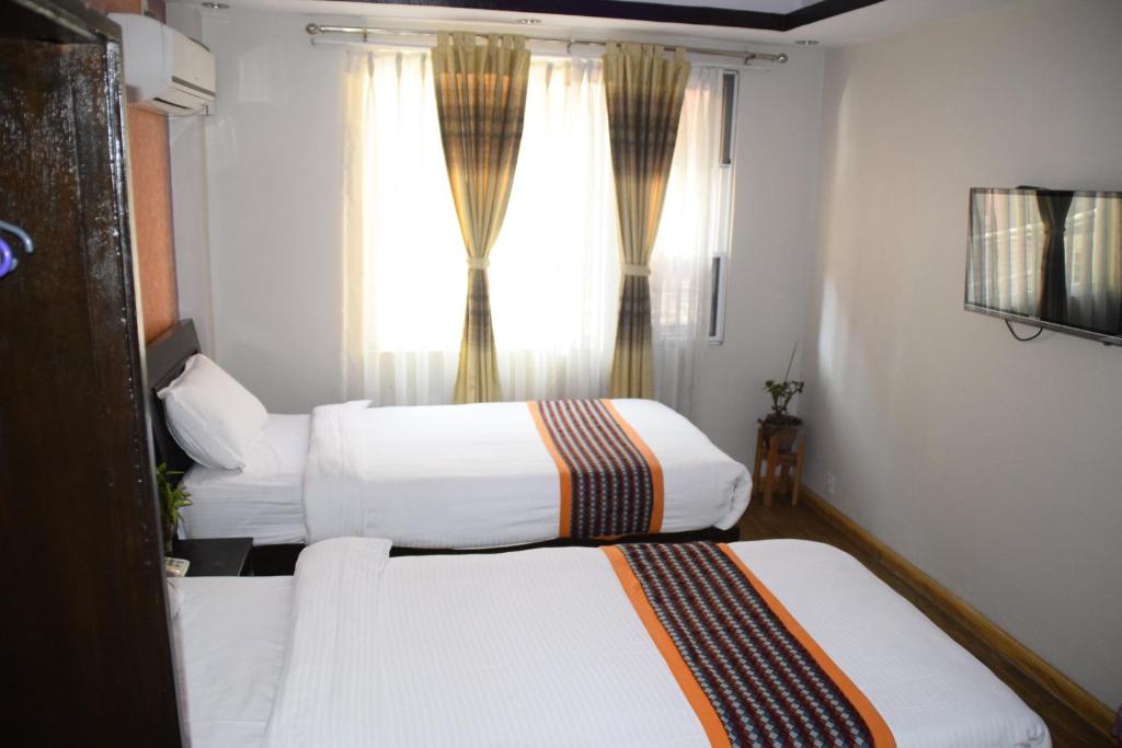 Кровать или кровати в номере twin bedroom in Thamel- 850 meters from Kathmandu durbar square