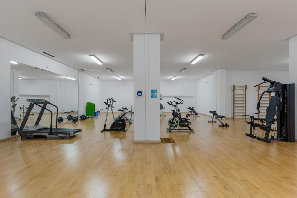 The fitness centre and/or fitness facilities at 3 br apartment in top location
