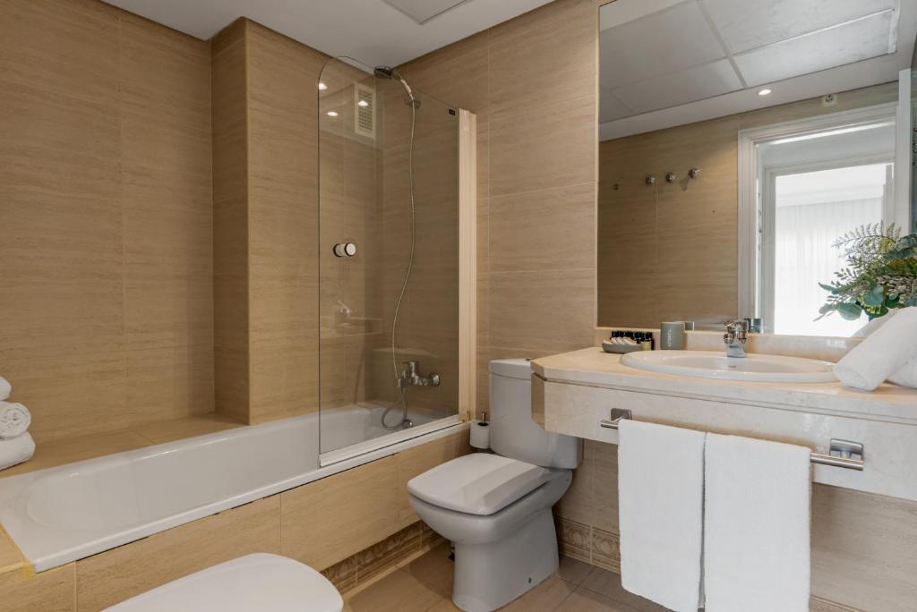 A bathroom at 3 br apartment in top location