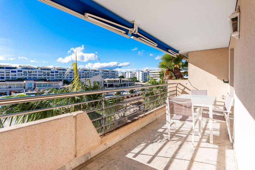 A balcony or terrace at 3 br apartment in top location