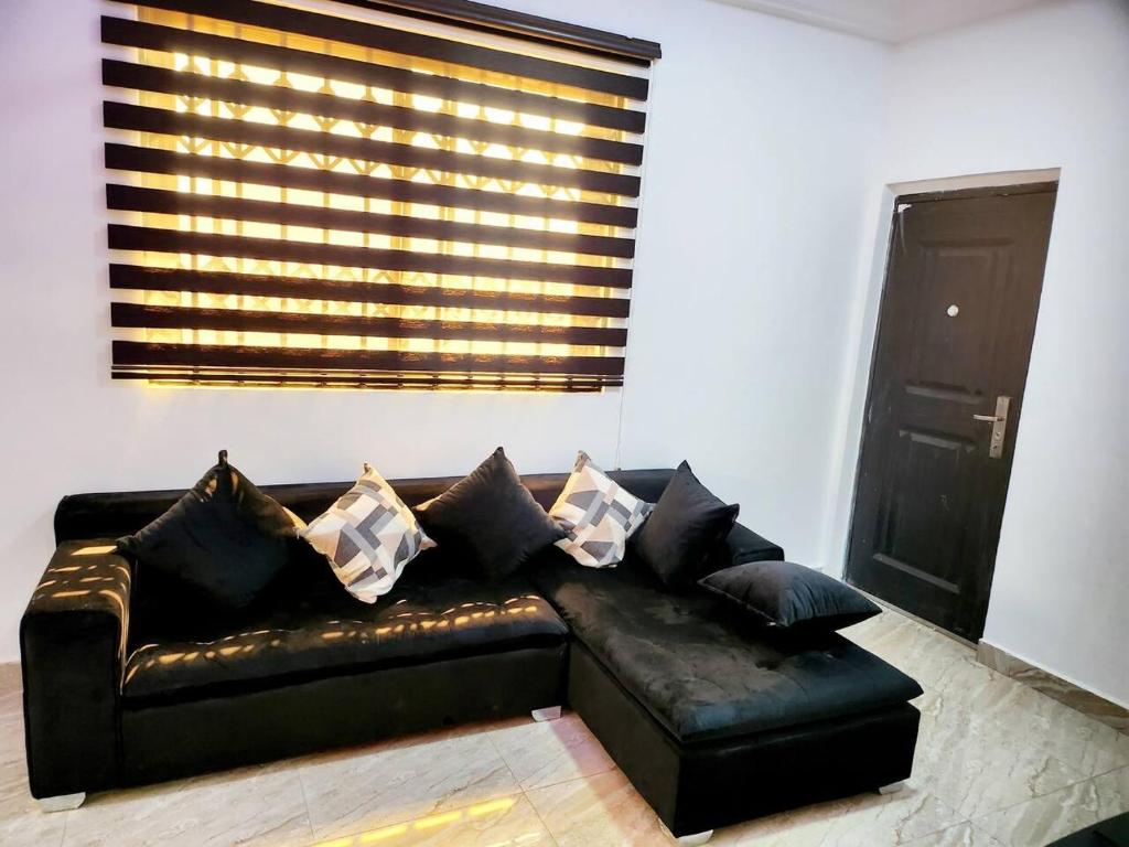 Χώρος καθιστικού στο Lovely & Cute Condo - Close to Highway - Parking