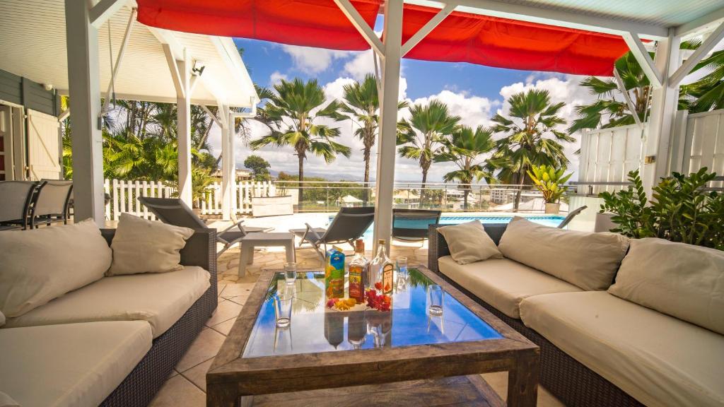 Bazén v ubytování Villa K'Line - Piscine privée, magnifique vue mer aux Trois-Ilets nebo v jeho okolí