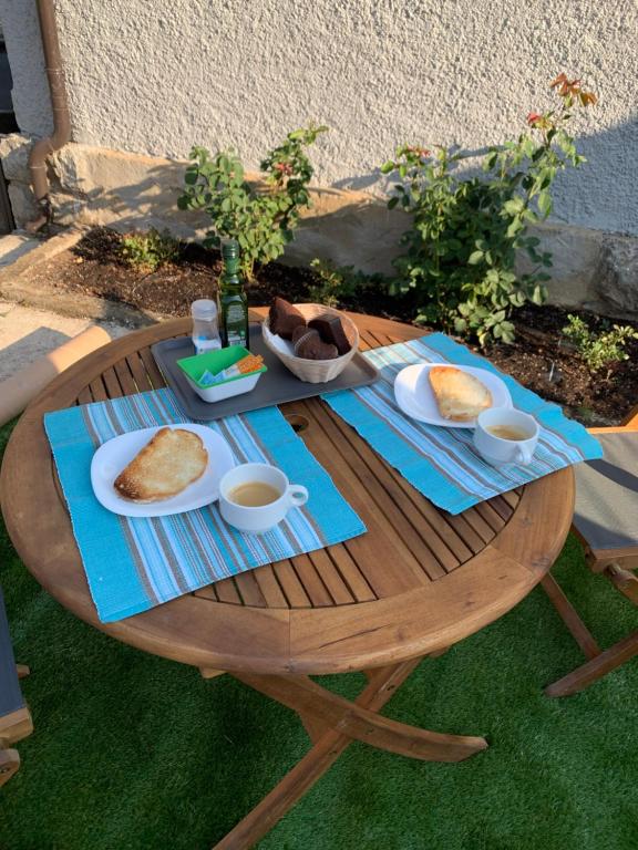 Fotografie z fotogalerie ubytování La Casa de la Colonia v destinaci Seira