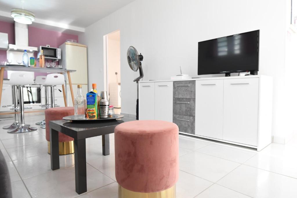 Kuchyň nebo kuchyňský kout v ubytování Ti K'Line - Grand Appartement de standing aux Trois Ilets