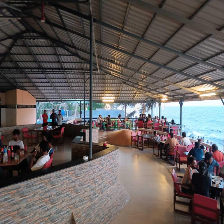 Restaurace v ubytování Baywatch Beach Homes