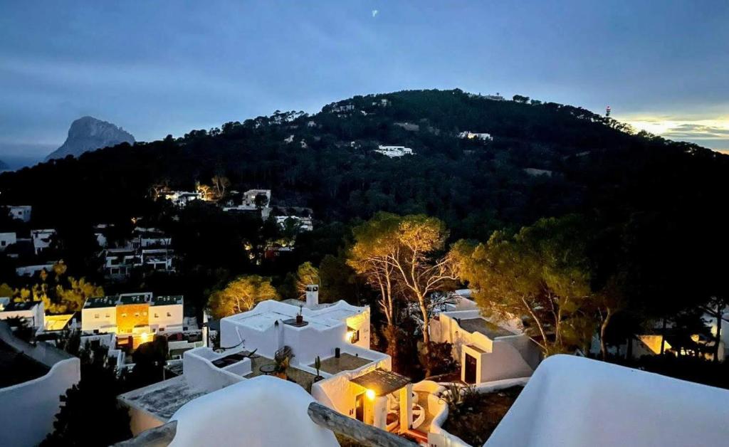 wonderful sunsets views from terraces Last minute, Cala ...