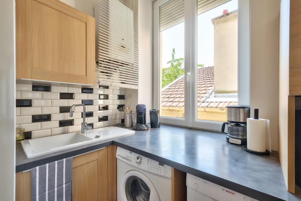 Kuchyňa alebo kuchynka v ubytovaní Appartement Le Cosy - Calme & Chaleureux - Bien situé