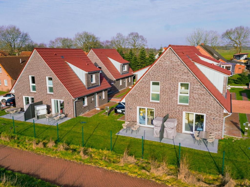 a group of houses in a residential neighborhood at Küsten Apartments Tannenhausen in Aurich