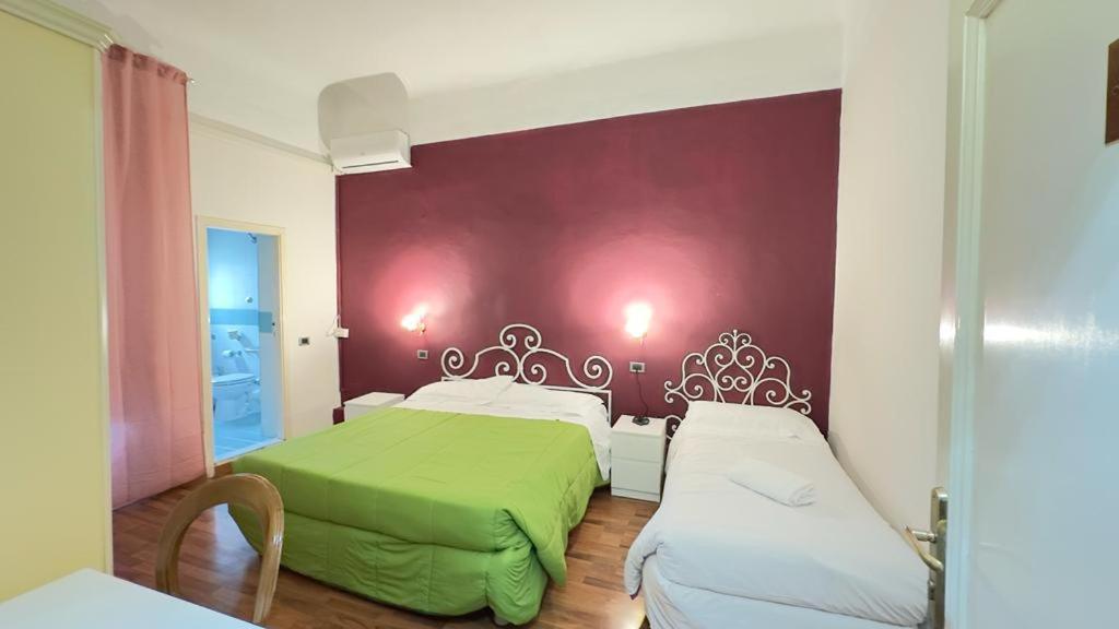 Postel nebo postele na pokoji v ubytování PICCOLO HOTEL Nel Centro Storico di Firenze