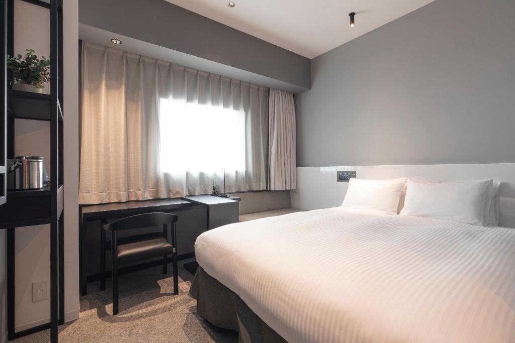 Postel nebo postele na pokoji v ubytování Hotel Keihan Namba Grande
