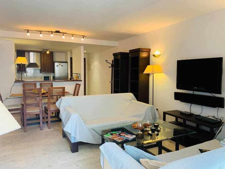 TV a/nebo společenská místnost v ubytování Magnífico apartamento a 500 m de la playa