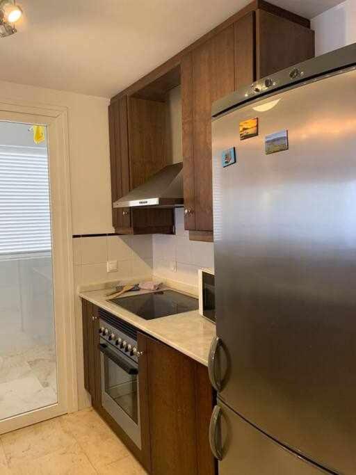 Kuchyň nebo kuchyňský kout v ubytování Magnífico apartamento a 500 m de la playa