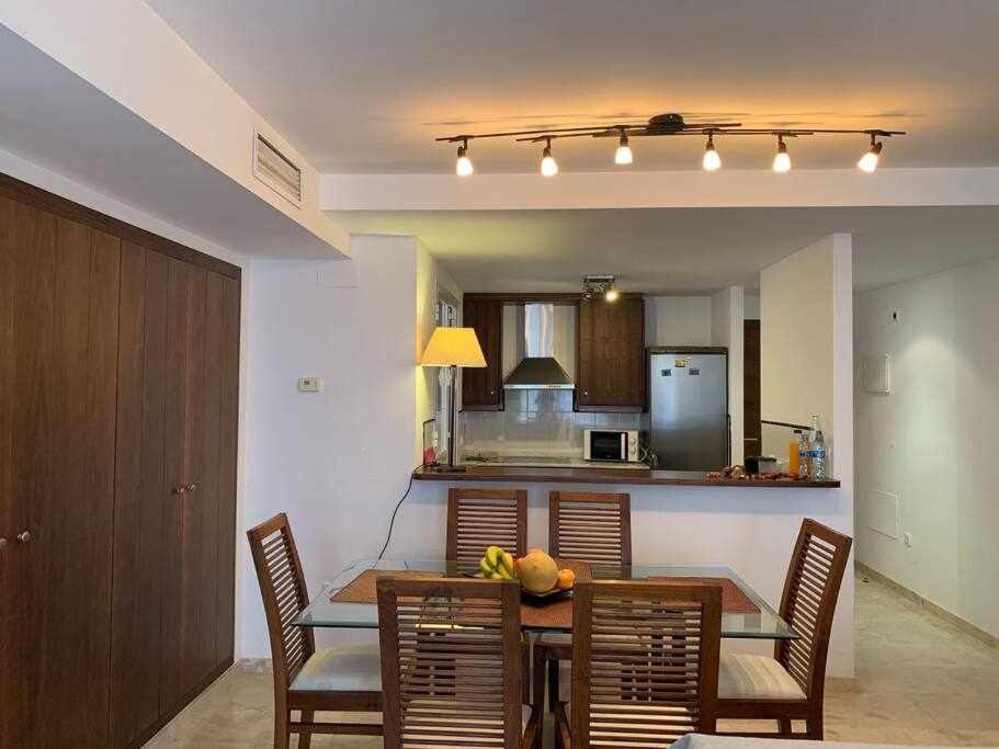 Kuchyň nebo kuchyňský kout v ubytování Magnífico apartamento a 500 m de la playa