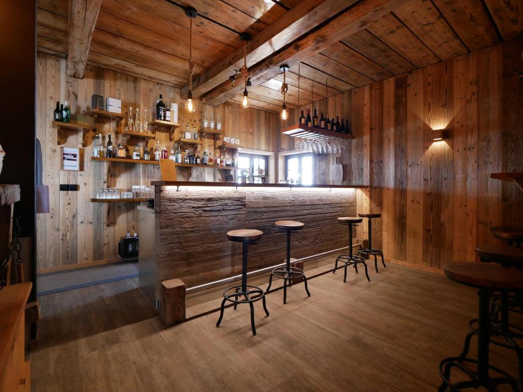 Lounge nebo bar v ubytování stettli resort