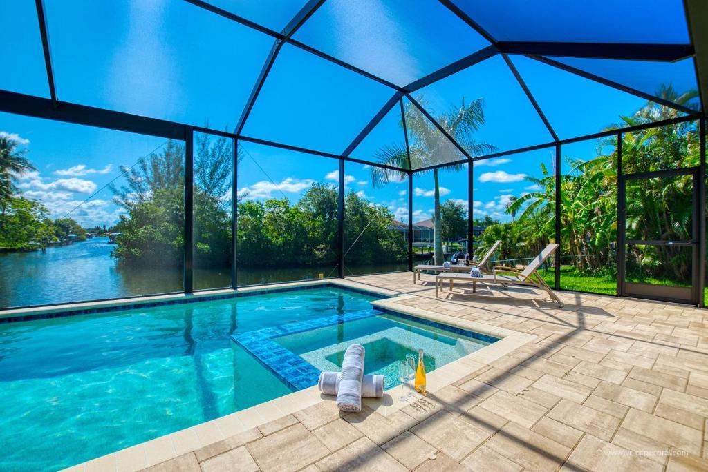 VRCC Villa Tesoro stunning villa with 3 bedrooms and spa on