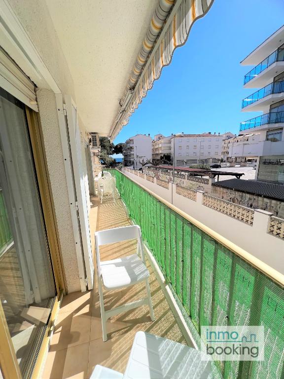 Balkón alebo terasa v ubytovaní New Pins II, climatizado y a 120m de la playa
