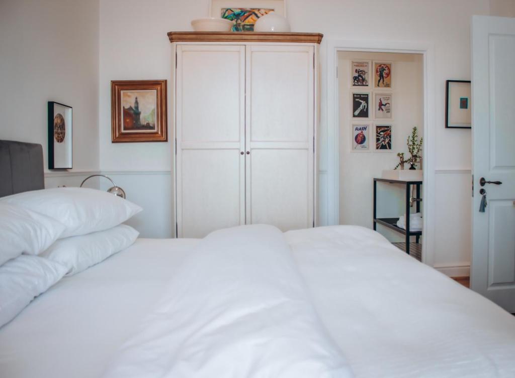 Postel nebo postele na pokoji v ubytování 1 Royal Street Guesthouse