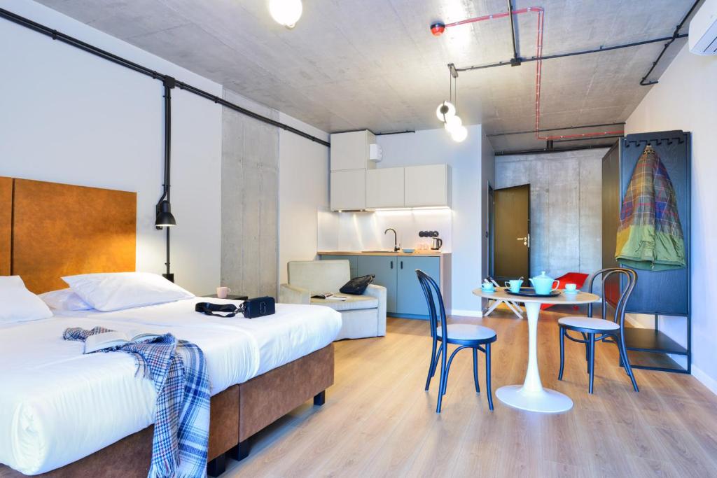 
Studio with kitchen - FABRYKA building
