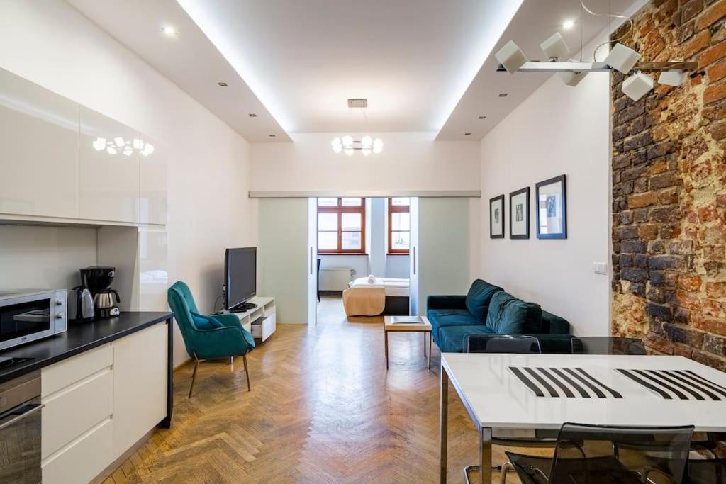 Kuchyňa alebo kuchynka v ubytovaní Floriańska Glamour Apartments