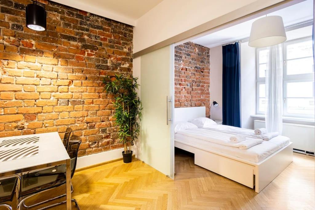 Floriańska Glamour Apartments - One-Bedroom Apartment