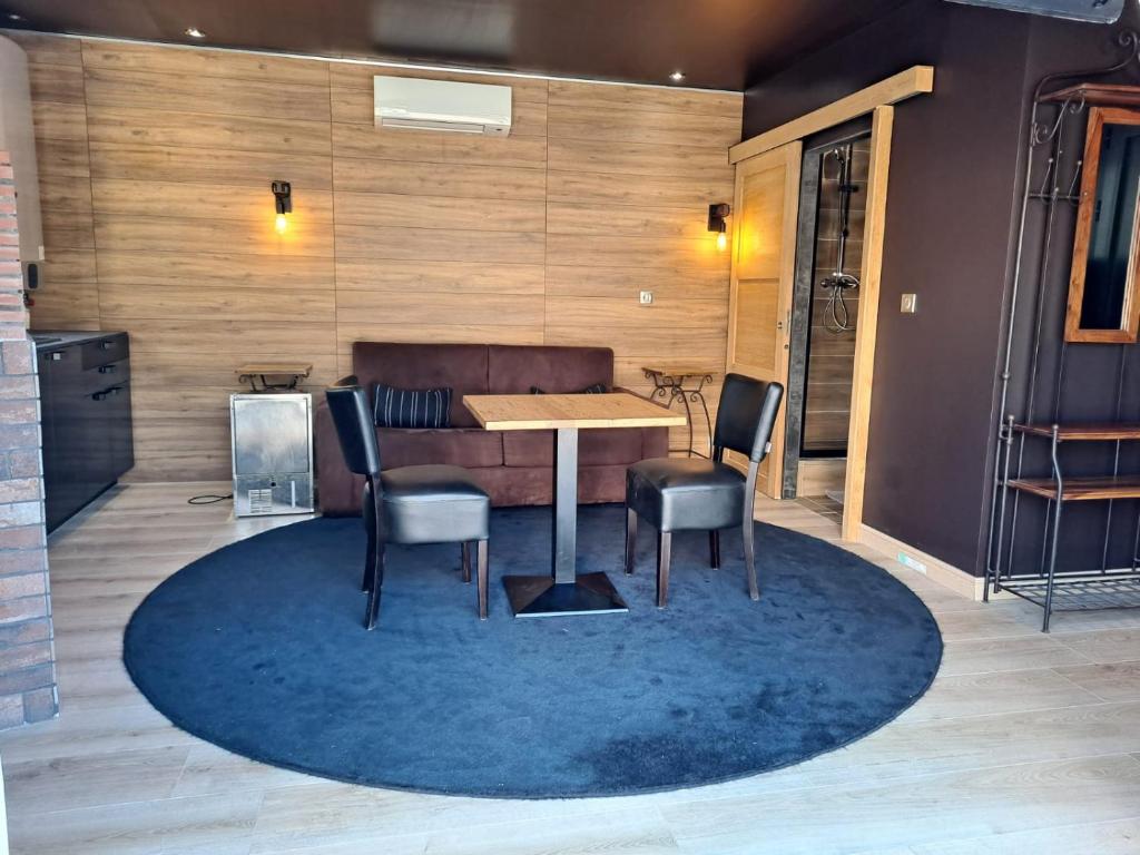 Posedenie v ubytovaní VILLA CALIFORNIENNE with Spa, cinema, jacuzzi & pool in Mougins