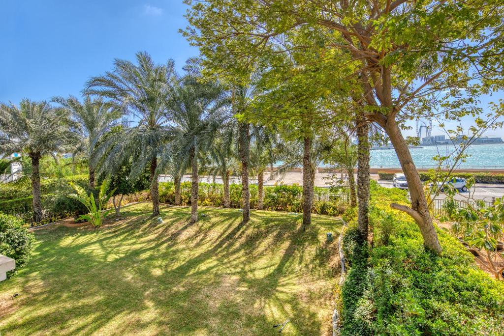 Fotografie z fotogalerie ubytování Maison Privee - Majestic Resort Villa with Private Pool on The Palm v Dubaji