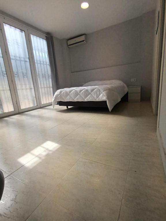 Postel nebo postele na pokoji v ubytování Hostal Cerro del Castillo jumilla