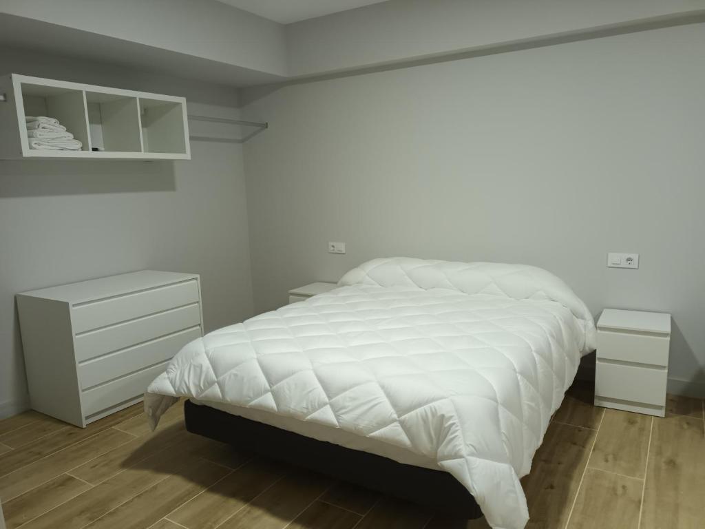 Postel nebo postele na pokoji v ubytování Hostal Cerro del Castillo jumilla